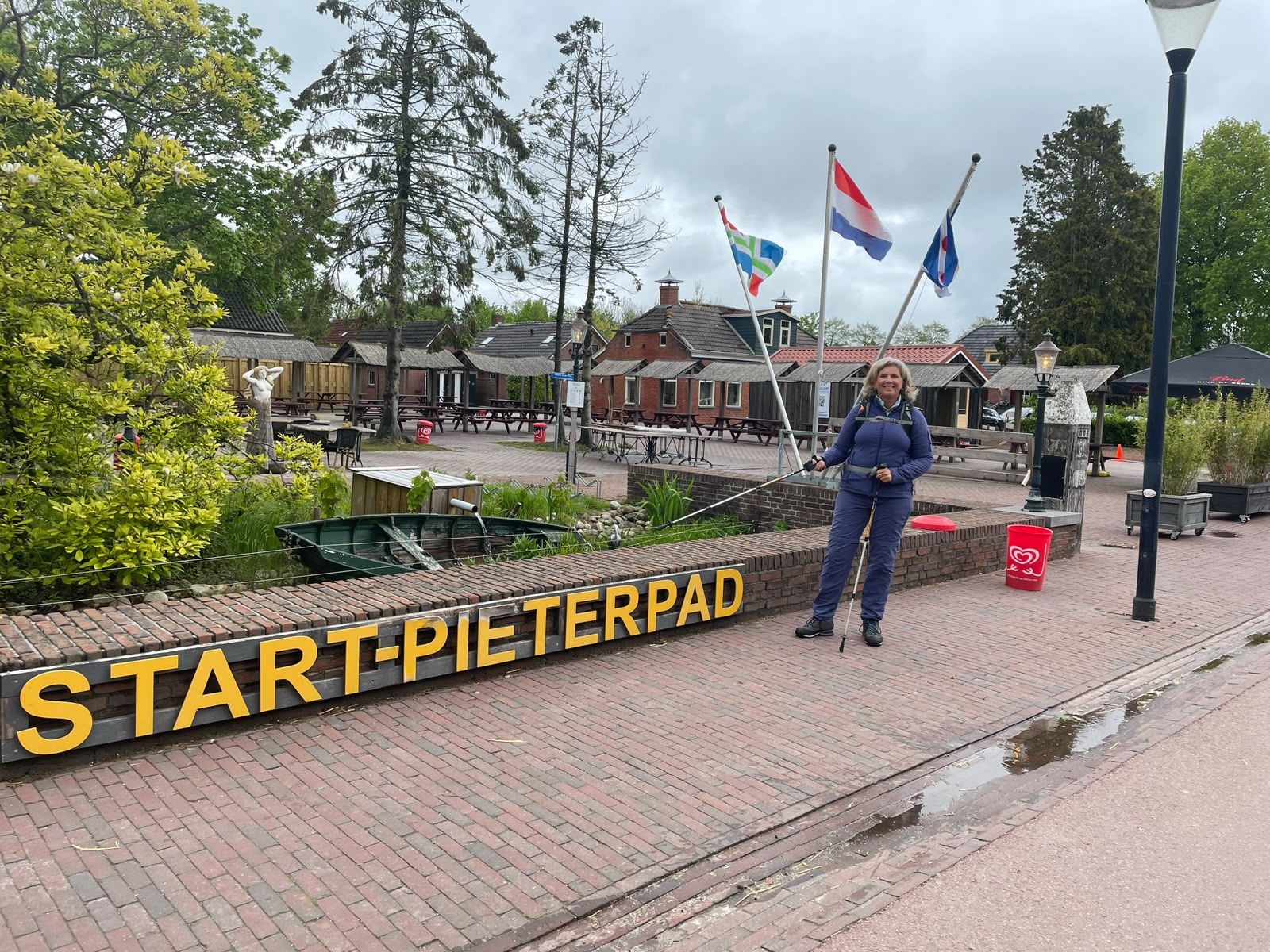 Anne-Marie bij de start van het Pieterpad in Pieterburen
