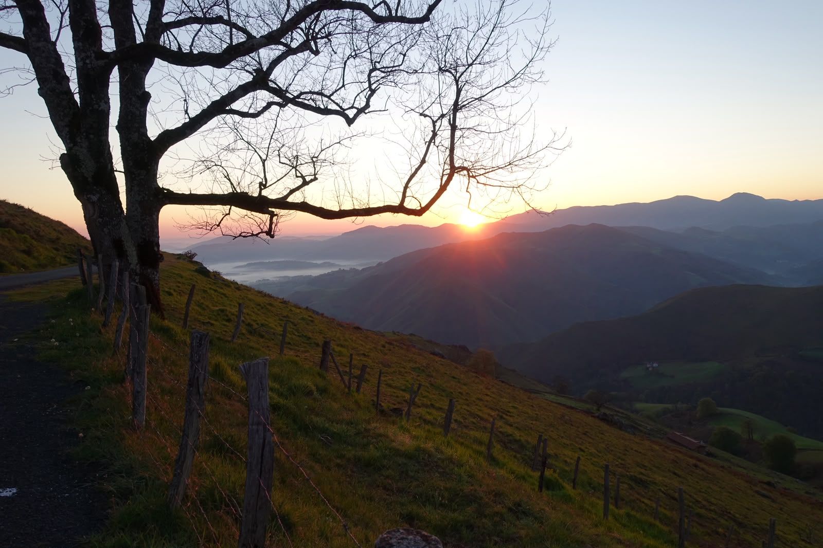 Zonsopkomst boven de Pyreneeën